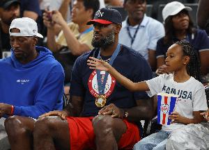 詹姆斯：一开始我有两个儿子 11年前迎来女儿让我变得更温柔 - 资讯配图