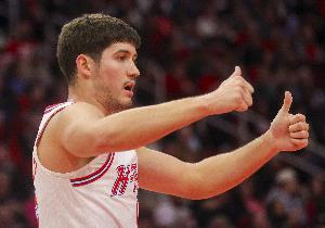 本赛季谢泼德首发时火箭7胜2负!火媒:乌度卡必须让他继续打首发 - 资讯配图