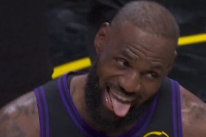 键盘侠|湖人用热火诈骗犯换回肯纳德&八村塁!41岁LBJ要把筐扣碎 - 资讯配图