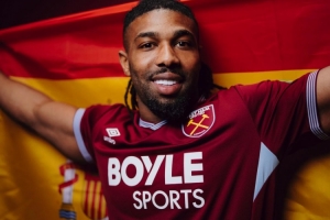 努诺：我告诉特劳雷不要去健身房举重，他身上承载的肌肉量已足够 - 资讯配图