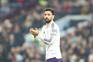 英媒:曼联希望B费能再留一年,内部人士称球员自己也倾向于留队 - 资讯配图