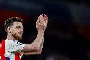 博主:赖斯身体并无大碍,但能否周中出战布莱顿仍存疑 - 资讯配图