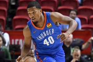 G联赛场均20分!Shams:开拓者用双向合同签下克里斯·扬布拉德 - 资讯配图