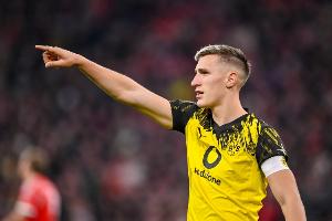 图片报:拜仁高层赫内斯和鲁梅尼格均支持签下施洛特贝克 - 资讯配图