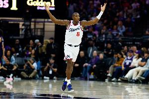 10中7得16分！快船邓恩：这个联盟天才太多了 只需找准定位打好球 - 资讯配图