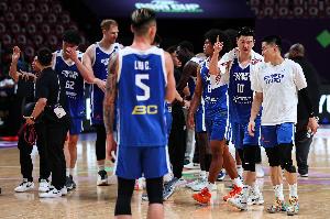 防守可以！刘铮飙中神奇三分 全场7中3拿到10分2板 - 资讯配图