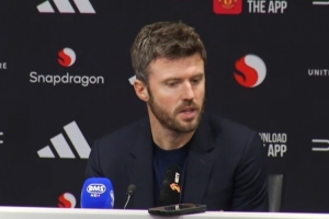 卡里克：现在定位球纠缠有点过头 B费队史地位不是我该评论的 - 资讯配图