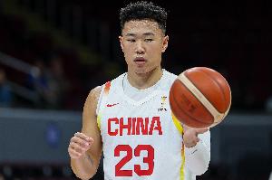 解说:贺希宁拿出了高压下的投射表现 中国男篮需要这样的投手 - 资讯配图