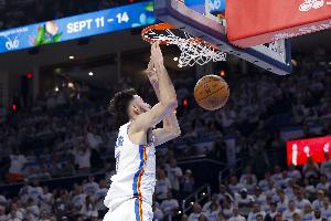 攻防一体！霍姆格伦14中8拿下19分9板1助2断2帽 4前场板 - 资讯配图