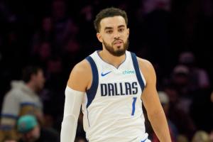 刚被裁！美记：火箭&森林狼都对泰厄斯·琼斯表现出了早期兴趣 - 资讯配图