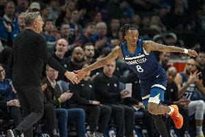 爱德华兹：海兰德一旦进一个球就可能爆发 这可能在季后赛发生 - 资讯配图