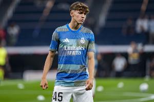 皮塔奇本场数据:传球成功率89%,6次对抗2次成功,获评6.6分 - 资讯配图