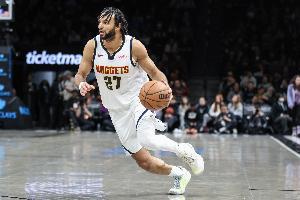 差点轰进后场压哨三分球！贾马尔·穆雷第三节8中6&5三分砍下18分 - 资讯配图