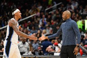 相互甩锅？班凯罗称球队中场不做调整 主教练暗指球员不够努力 - 资讯配图