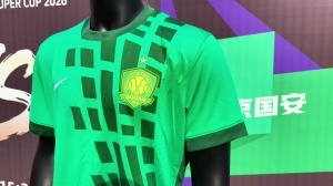 超级杯来到南京新街口,海港吉祥物伊戈国安吉祥物京狮与球迷互动 - 资讯配图