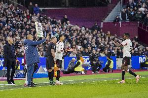 复出还有主力吗？1.45亿伊萨克16场3球，9500万埃基蒂克16球6助 - 资讯配图