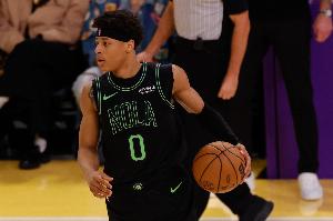 小个子大能量！新秀费尔斯11板全场唯一上双 另有18分5助2帽 - 资讯配图