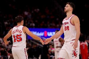 申京谈谢泼德:他差点就四双了 我们应该让他多抢几个篮板的 - 资讯配图