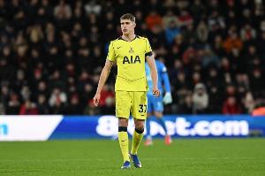 每体：范德芬符合巴萨寻找的后卫类型，球员市场估值6500万欧 - 资讯配图