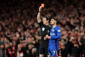 内托不知吃到第1张黄牌？英媒：主裁判举牌时间很长足以让他知道 - 资讯配图