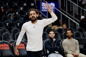 Shams：特雷·杨将于周五主场对阵爵士的比赛中迎来奇才生涯首秀 - 资讯配图