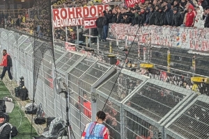 图片报：警方与部分拜仁球迷在赛前发生冲突，使用警棍和辣椒喷雾 - 资讯配图