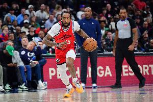 今天铁到家了！小德里克·琼斯内外线打铁 12投仅2中&三分4中0 - 资讯配图