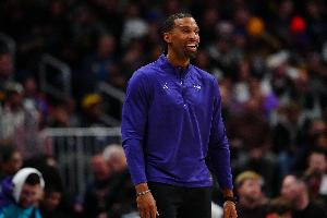 怀特:查尔斯·李和球员打成一片 他让所有人都全心投入去竞争 - 资讯配图