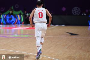 兢兢业业!高诗岩8分钟攻防尽力 三分1中1拿到3分2板1助0失误 - 资讯配图