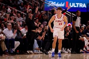 谢泼德加入!火箭队史仅6人单场15+7+10+5断 哈登8次&大梦皮蓬在列 - 资讯配图