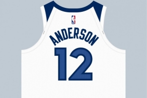 李凯尔在森林狼身披三个不同球衣号码征战 队史第一人！ - 资讯配图