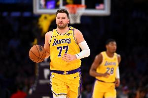 八村塁谈东契奇无敌三分：他专门练过这类投篮 这是他的神奇时刻 - 资讯配图