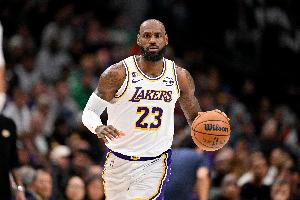 詹姆斯:三分手感和失误都会传染队友 今晚全队都投开了 - 资讯配图