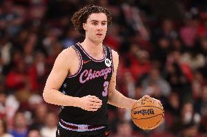 带队逆转！吉迪5记三分球拿下20分14板10助2断1帽 正负值+26 - 资讯配图