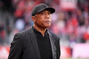 活跃队内氛围，巴黎FC新帅调侃球员：连我奶奶都比你快！ - 资讯配图