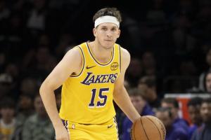 三节打卡很轻松！里夫斯11中7得18分1板3助 正负值+22 - 资讯配图