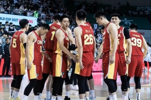 媒体人:中国队防守端再紧一紧 减少失误控制转换丢分 - 资讯配图