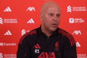 斯洛特:当时心想拉克鲁瓦肯定不会染红 因为格伊拉萨拉赫也没有 - 资讯配图