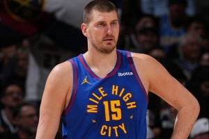 今天要杀红眼?约基奇打满首节 7中5高效砍下13分4助攻 - 资讯配图