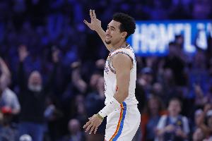 好用！麦凯恩近6场场均仅打19.9分钟贡献13.5分 命中率49/43/92% - 资讯配图