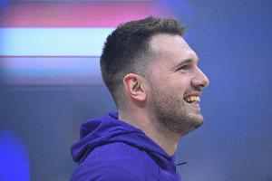 才27岁！东契奇生涯345次单场砍下25+ 升至历史控卫榜第5位 - 资讯配图