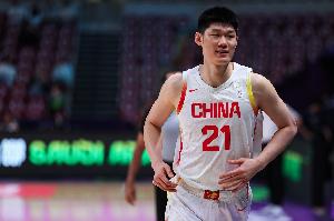 自罚自抢定胜局！胡金秋8中4贡献15分6板 罚球8中7 - 资讯配图