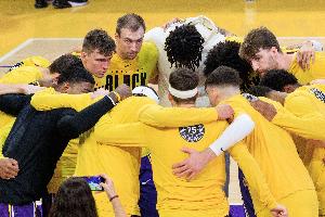 又见全员湖!湖人明日对阵鹈鹕伤病报告:无人受伤 全员健康 - 资讯配图