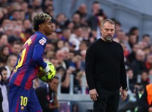 每体:亚马尔和加维训练迟到,弗里克很不高兴并指手表表示不满 - 资讯配图