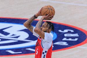 状态不佳!小德里克·琼斯半场6中1得5分3板1助1断 罚球4中3 - 资讯配图