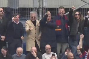 拉波尔塔：竖中指庆祝是太兴奋无意冒犯任何人 国王杯有能力逆转 - 资讯配图