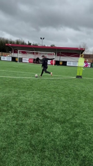 8800万镑引进!被禁赛超1年的穆德里克,晒出在半职业队训练视频 - 资讯配图