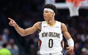 替补火力点!新秀费尔斯半场8中6高效拿下17分 首节独得12分 - 资讯配图