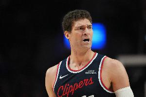 外线冰凉!大洛佩斯半场三分球4中0仅拿2分3板2助 - 资讯配图