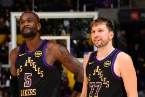 弗莱：艾顿干啥都是半吊子 湖人有詹东里在凭啥把球给他打啊？ - 资讯配图